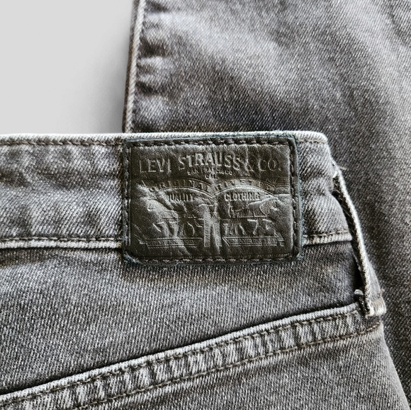 Levi's 721 High Rise Distressed Skinny Jeans - Picture 6 of 8